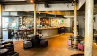 DoubleTree by Hilton Belfast City Ten Square - bar