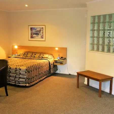 Tudor Lodge Motel