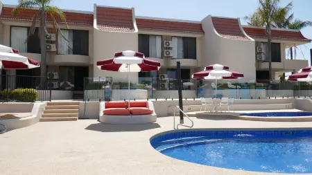 Lake Mulwala Boatel Отели в г. Малуола