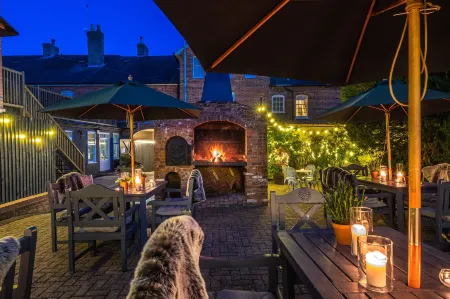 The Black Lion, Long Melford Отели в г. Литл Уолдингфилд