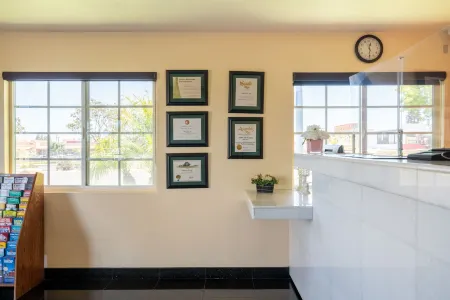 Solaire Inn & Suites Отели в г. Оркатт