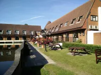 Lakeside International Hotel Отели в г. Кемберли