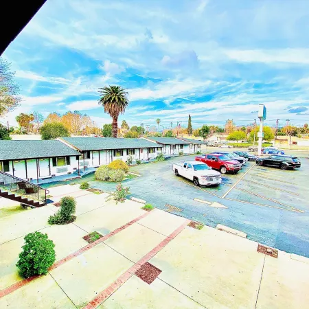 Casa Blanca Inn & Suites
