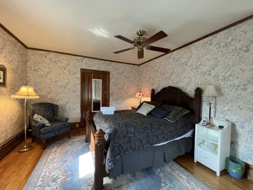Cheney House Bed & Breakfast - Bed and Breakfasts