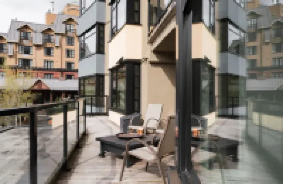 吉本斯生活住宿