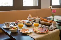 Auberge de la Petite Ferme, Super-Besse Est, the Originals Relais Hotels in Murol