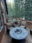 Modern Tahoe Donner Cabin. Hot Tub.  Near Trails, Skiing & Downtown Truckee