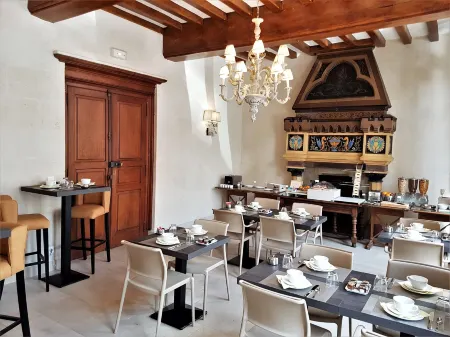 Hôtel le Régent Отели рядом с достопримечательностью «Замок Пьерфон»