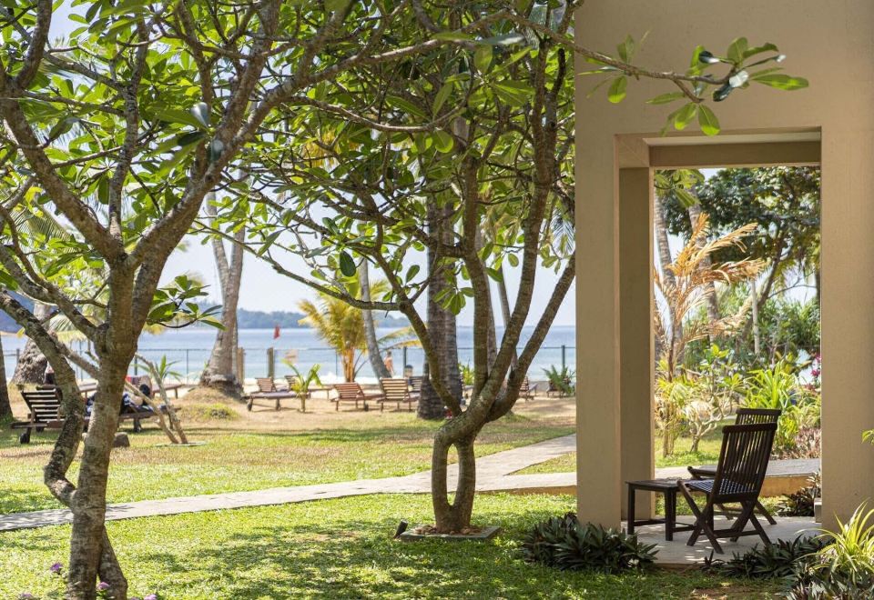 Hotel Mandara Resort Mirissa, Exterior, Garden