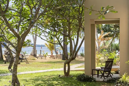 Mandara Resort Mirissa Отели рядом с достопримечательностью «Resthouse Handiya Bo Tree»