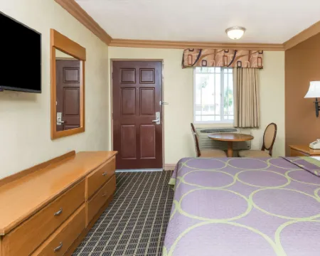 ซุปเปอร์ 8 บายวินด์แฮม อาซูซา โรงแรมในอาซูซ่า