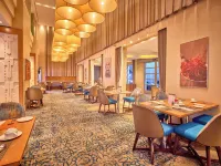Suncoast Hotel & Towers Hotels near Big Rush