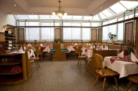 Hotel Schwarzer Bär - Завтрак