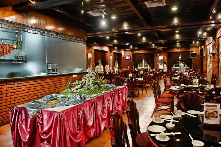 Fort Ilocandia Resort Hotel Отели рядом с достопримечательностью «Парк Батак Мини»