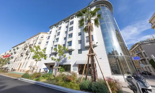 Goldstar Apartments & Suites