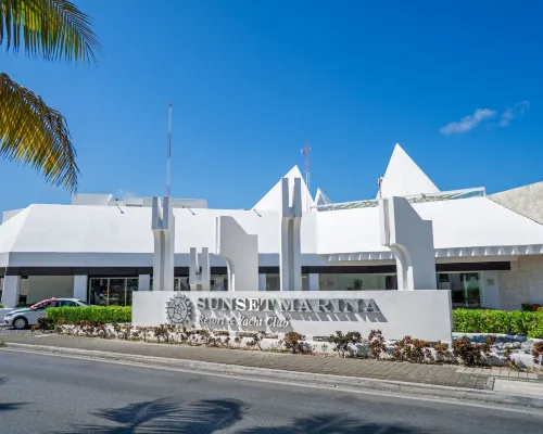 Sunset Marina Resort & Yacht Club Hotels near Float Fun Cancún