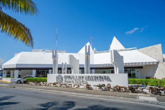 日落碼頭海灘度假村及遊艇俱樂部-全包式 住宿飯店