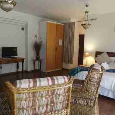 Autumn Breeze Manor Guest House Rooms