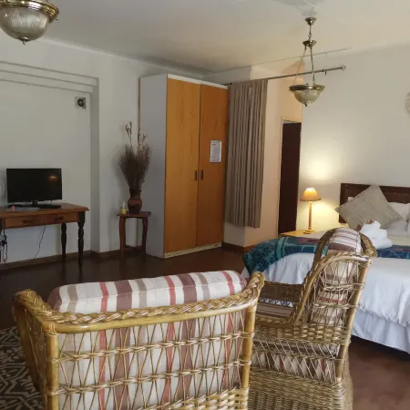 Autumn Breeze Manor Guest House