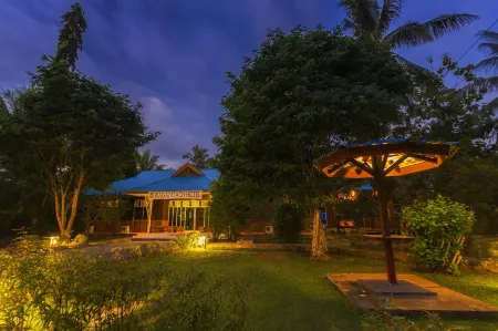 Waisai Beach Hotel Отели рядом с достопримечательностью «WTC (Waisai Torang Cinta)»