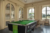 Chateau de Briançon Hotels in Villevêque