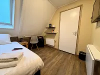 Bij Hen op Ameland Hotels in Hollum