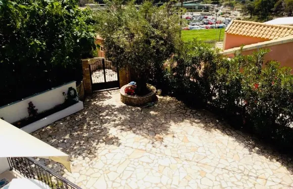 安佩拉基別墅酒店