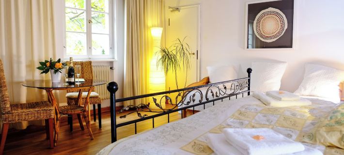 Rhein River Guesthouse - Direkt am Rhein Hotels in Leverkusen