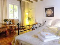 Rhein River Guesthouse - Direkt am Rhein Hotels near Seeberg