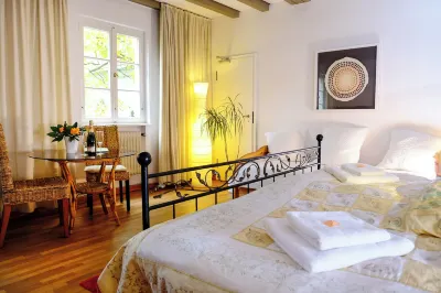 Rhein River Guesthouse - Direkt am Rhein Các khách sạn ở Monheim am Rhein