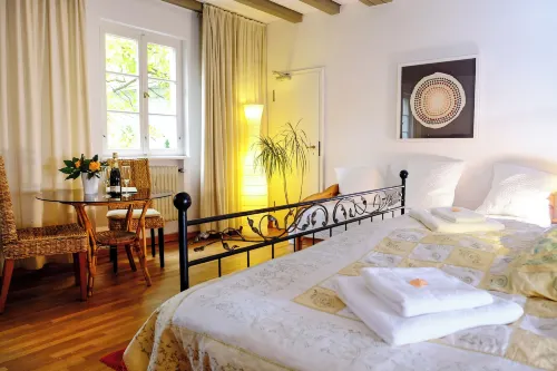 Rhein River Guesthouse - Direkt am Rhein Hotel a Monheim am Rhein