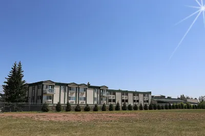 Tamarack Motor Inn