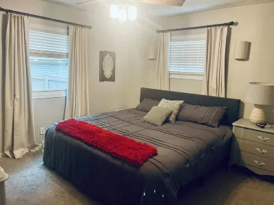 Traveling professionals Paradise towpath cottage Hotels near Goodyear Theater