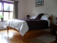 Lovely Sea View 2-Bed Apt in Rineen Sleeps 4