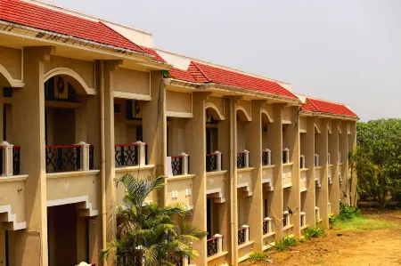 Kohinoor Samudra Beach Resort Отели в г. Ратнагири