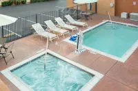 Quality Inn & Suites Oceanside Near Camp Pendleton - Kolam Renang