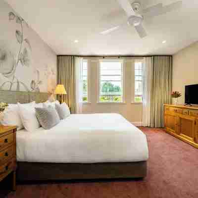 The Russell Hotel Rooms