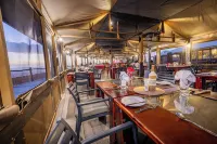 Moon Mountain Lodge Hotels in Solitaire