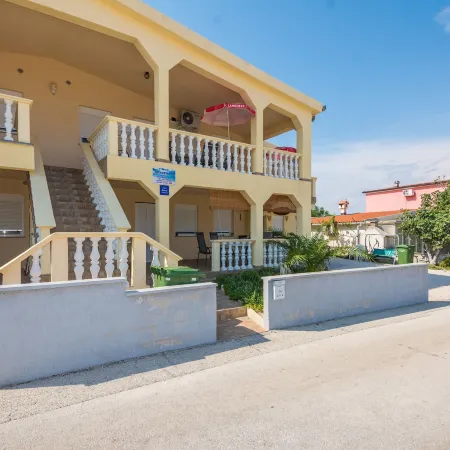 Apartments Delic Pejic Hotels in Vir