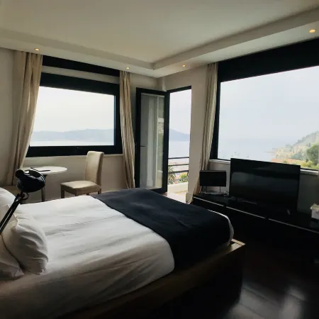 Hôtel le Versailles Отели рядом с достопримечательностью «Soneva»