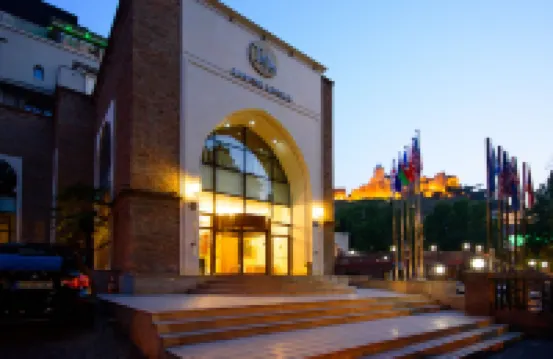 ティフリス パレス トビリシ中央モスク周辺のホテル