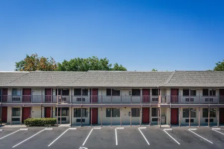 Alura Inn