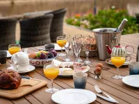 Villa Steps from Castle