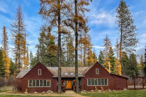 Lake Creek Lodge
