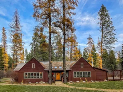 Lake Creek Lodge Hotels in Camp Sherman