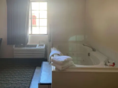 Econo Lodge Kalamazoo Near Wings Stadium Hotels in Kalamazoo