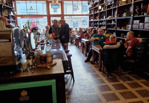 아버포일 인/여관