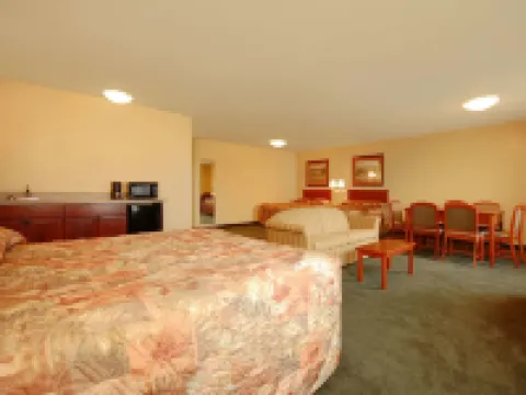 Econo Lodge Inn & Suites Hotels in Kearney