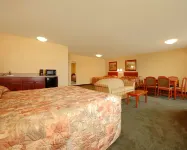 Econo Lodge Inn & Suites Hotels near Nester North
