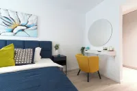 Luca - Luxury Park-View Apt with Balcony & Parking